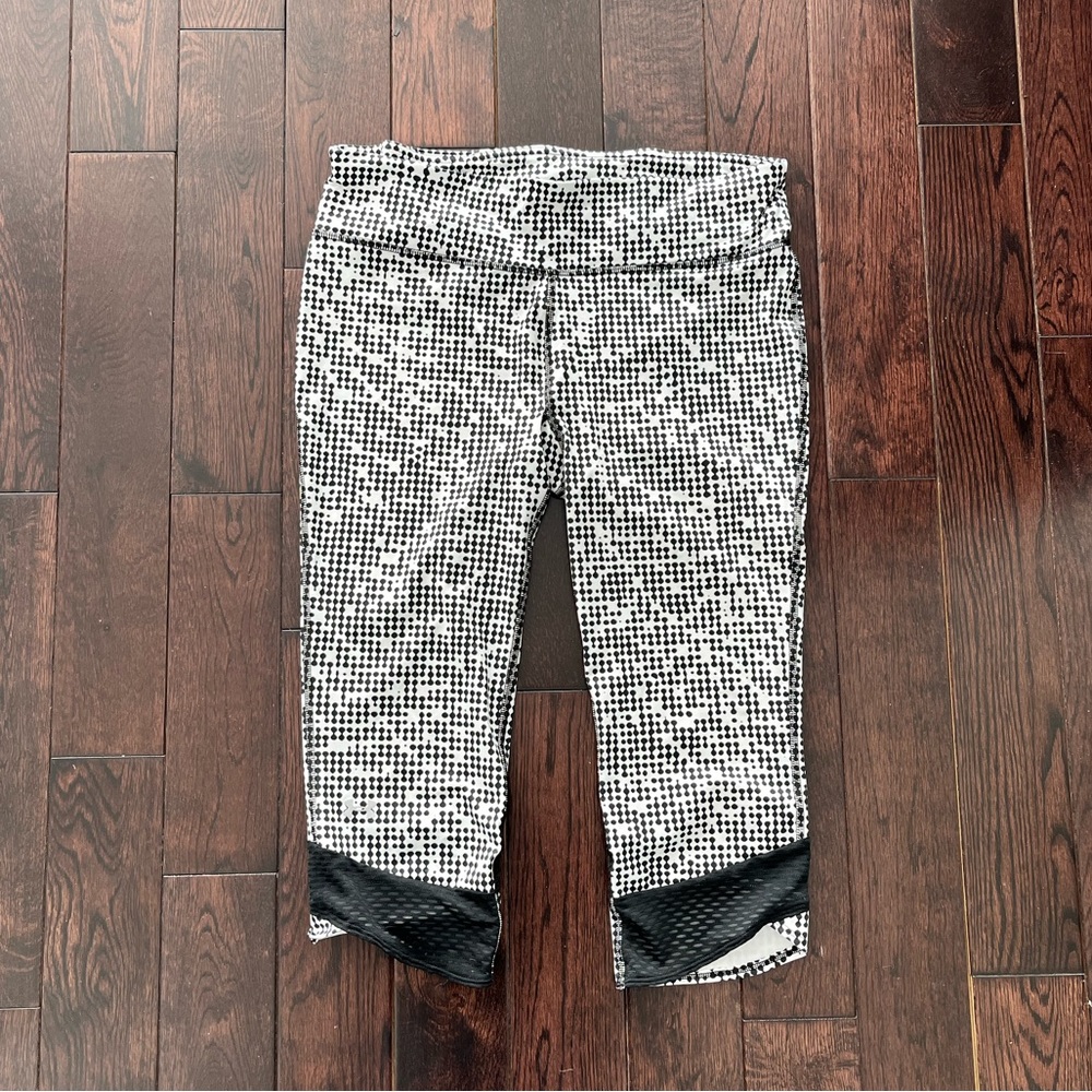 Under Armour cropped pattered leggings